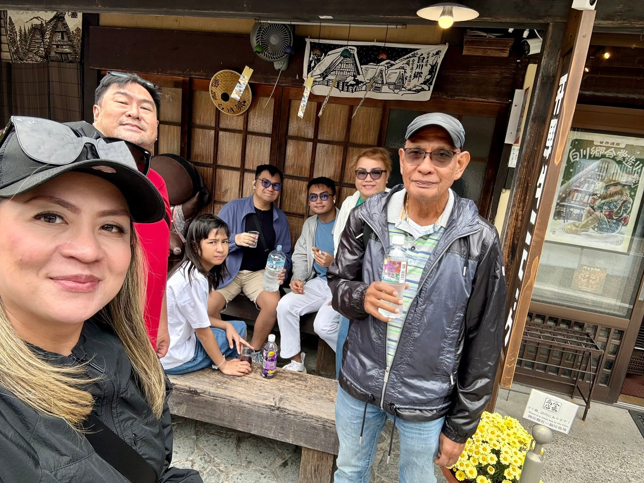 GG with travelers at Shirakawa-go